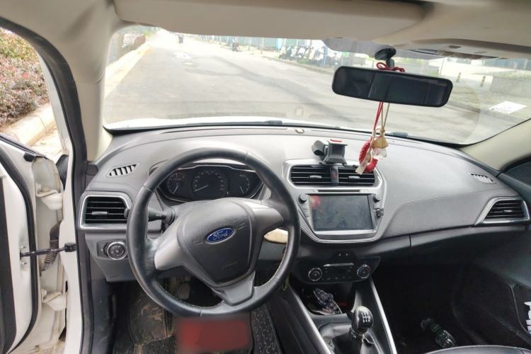 Used Ford Escort 2015 1.5L Manual Fashion Edition Center Console