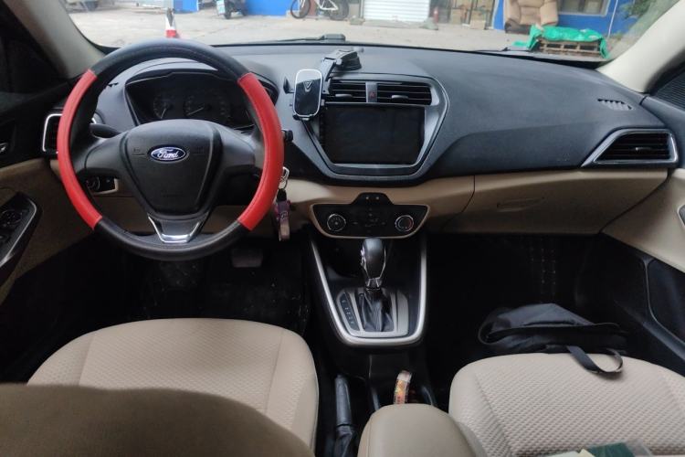Used Ford Escort 2015 1.5L Automatic Comfort Edition Center Console