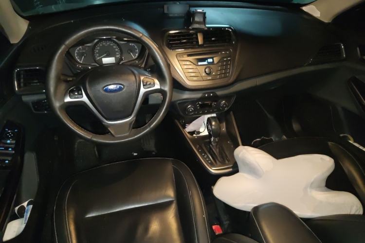 Used Ford Escort 2015 1.5L Automatic Fashion Model Center Console