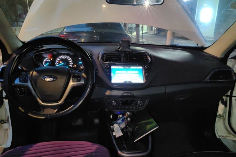 Used Ford Escort 2015 1.5L Automatic Fashion Model Center Console