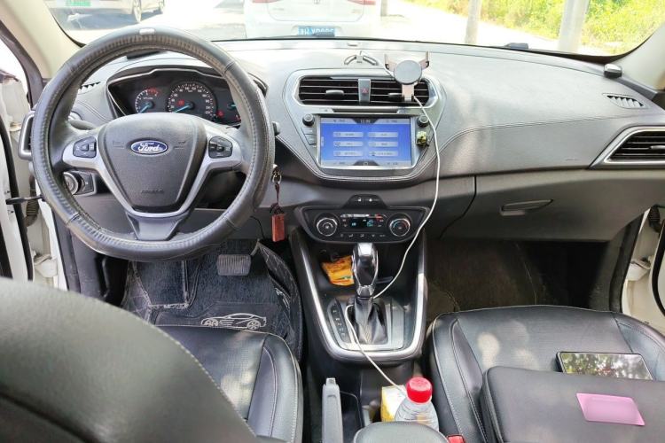 Used Ford Escort 2015 1.5L Automatic Fashion Model Center Console