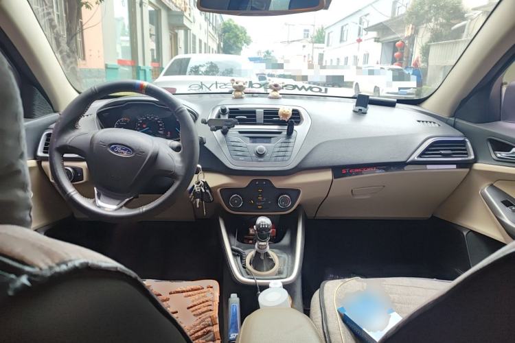 Used Ford Escort 2015 1.5L Manual Comfort Model Center Console