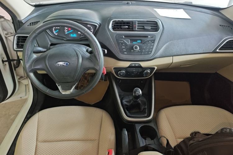 Used Ford Escort 2015 1.5L Manual Comfort Model Center Console