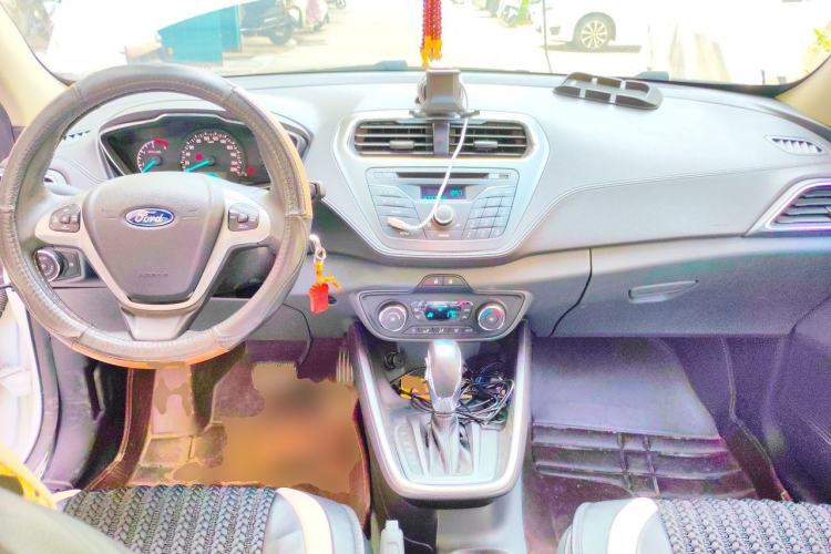 Used Ford Escort 2015 1.5L Automatic Fashion Model Center Console