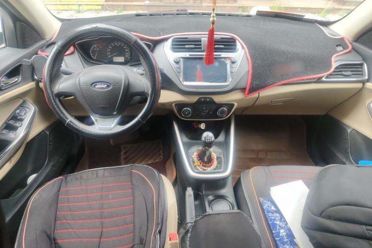 Used Ford Escort 2015 1.5L Manual Comfort Model Center Console