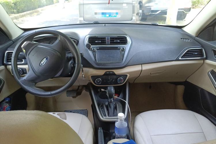Used Ford Escort 2015 1.5L Automatic Comfort Edition Center Console