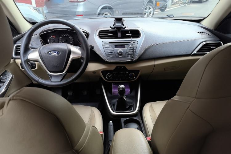 Used Ford Escort 2015 1.5L Manual Fashion Edition Center Console