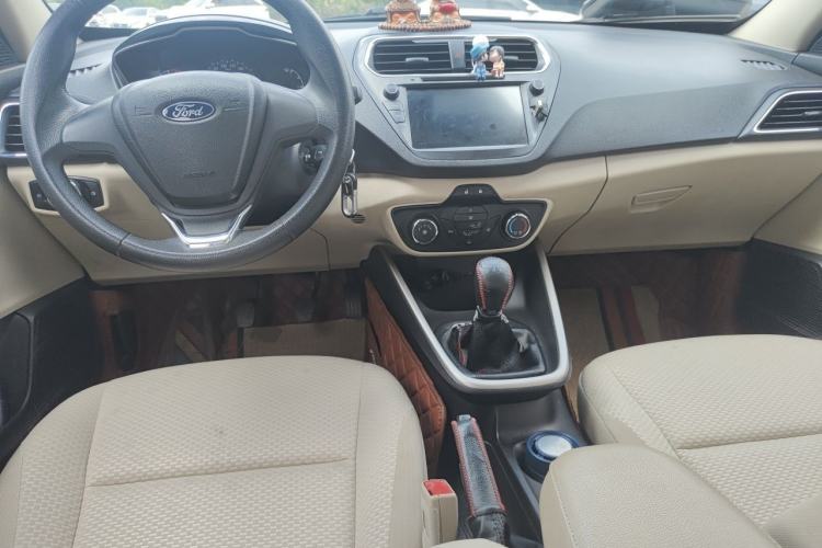 Used Ford Escort 2015 1.5L Manual Comfort Model Center Console