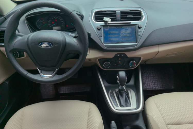 Used Ford Escort 2015 1.5L Automatic Comfort Edition Center Console