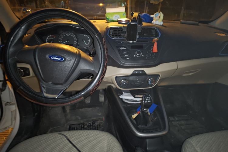 Used Ford Escort 2015 1.5L Manual Comfort Model Center Console