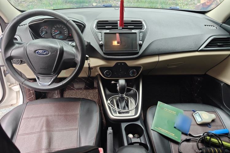 Used Ford Escort 2015 1.5L Automatic Comfort Edition Center Console