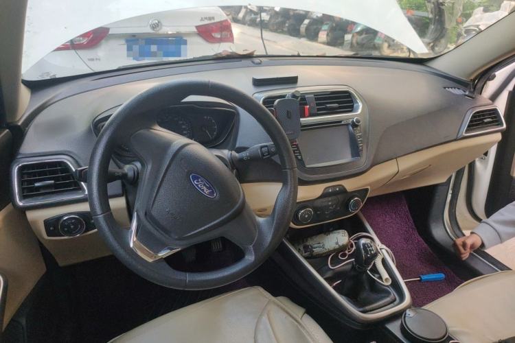 Used Ford Escort 2015 1.5L Manual Comfort Model Center Console