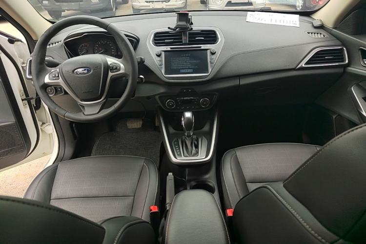 Used Ford Escort 2015 1.5L Automatic Fashion Model Center Console