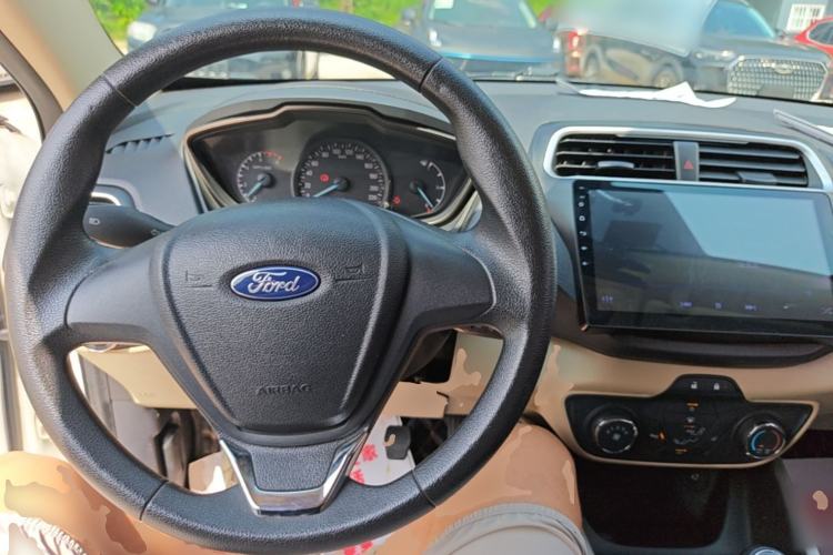 Used Ford Escort 2015 1.5L Manual Comfort Model Center Console