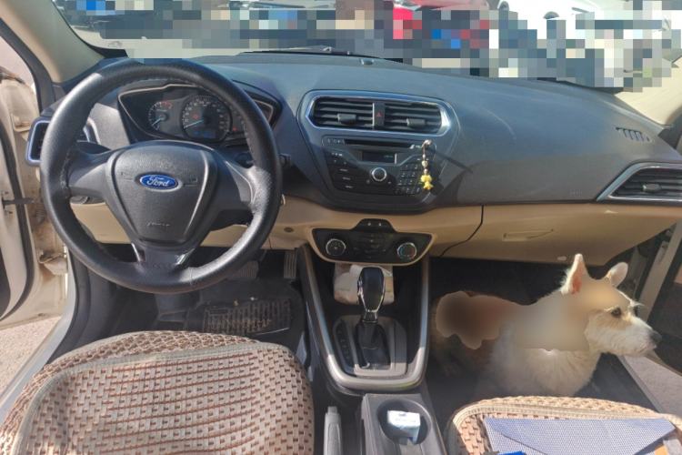 Used Ford Escort 2015 1.5L Automatic Comfort Edition Center Console