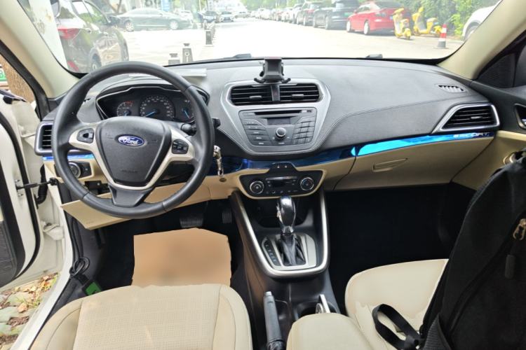 Used Ford Escort 2015 1.5L Automatic Fashion Model Center Console