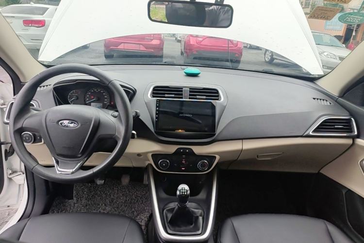 Used Ford Escort 2015 1.5L Manual Comfort Model Center Console