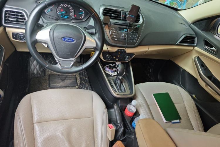 Used Ford Escort 2015 1.5L Automatic Comfort Edition Center Console