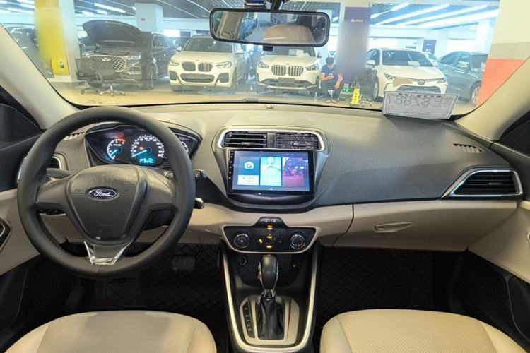 Used Ford Escort 2015 1.5L Automatic Comfort Edition Center Console