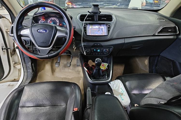 Used Ford Escort 2015 1.5L Manual Fashion Edition Center Console