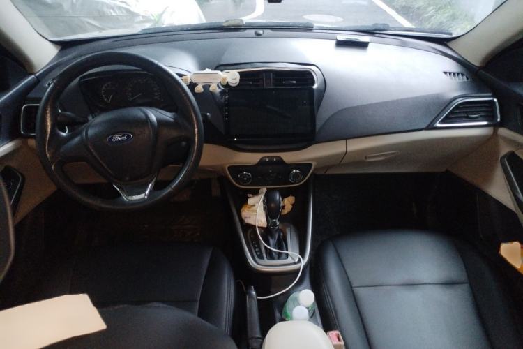 Used Ford Escort 2015 1.5L Automatic Comfort Edition Center Console