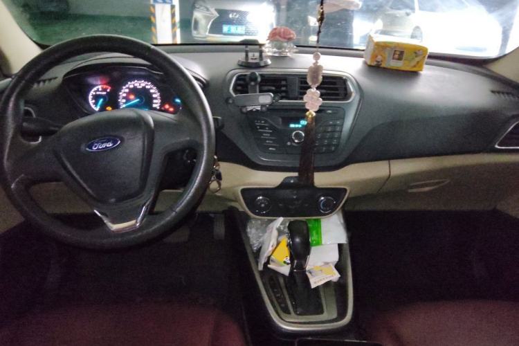 Used Ford Escort 2015 1.5L Automatic Comfort Edition Center Console