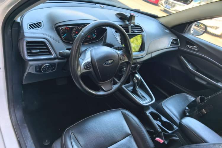 Used Ford Escort 2015 1.5L Automatic Fashion Model Center Console