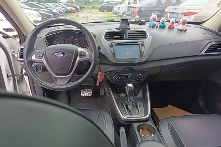 Used Ford Escort 2015 1.5L Automatic Fashion Model Center Console