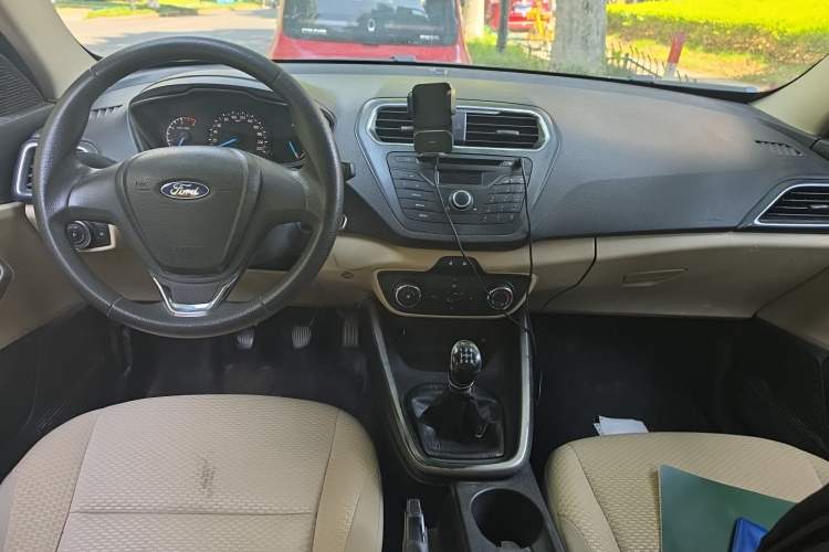 Used Ford Escort 2015 1.5L Manual Comfort Model Center Console