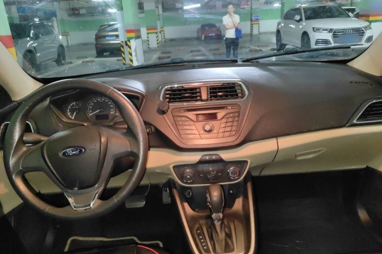 Used Ford Escort 2015 1.5L Automatic Comfort Edition Center Console