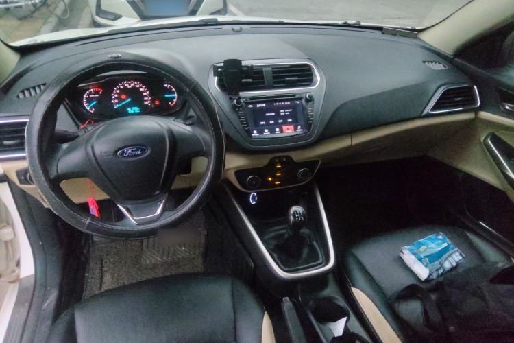 Used Ford Escort 2015 1.5L Manual Comfort Model Center Console