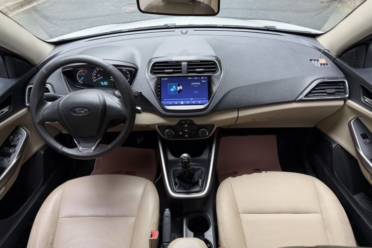 Used Ford Escort 2015 1.5L Manual Comfort Model Center Console