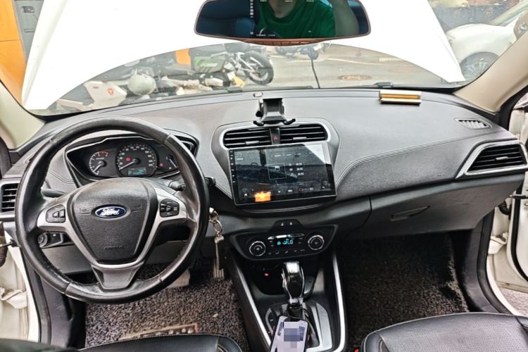 Used Ford Escort 2015 1.5L Automatic Fashion Model Center Console