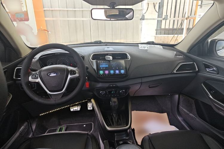 Used Ford Escort 2015 1.5L Automatic Fashion Model Center Console