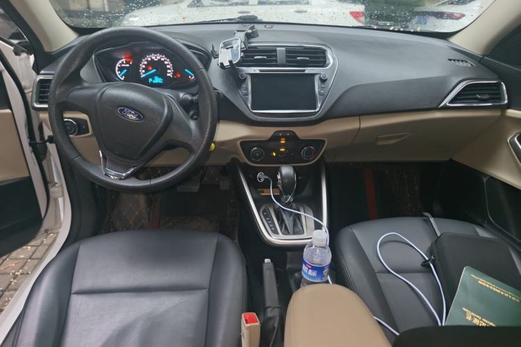 Used Ford Escort 2015 1.5L Automatic Comfort Edition Center Console