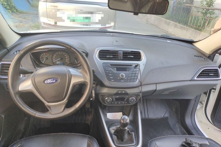 Used Ford Escort 2015 1.5L Manual Fashion Edition Center Console