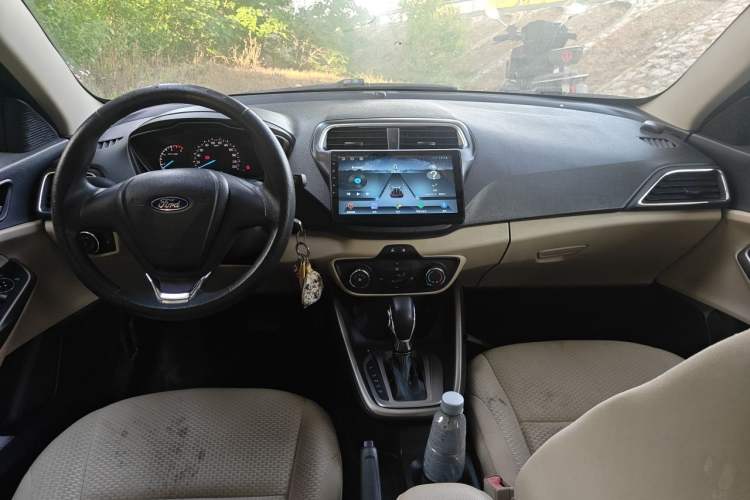Used Ford Escort 2015 1.5L Automatic Comfort Edition Center Console