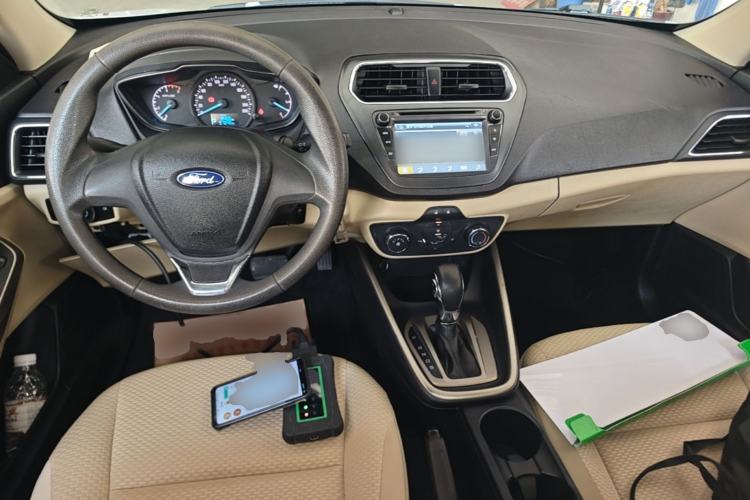 Used Ford Escort 2015 1.5L Automatic Comfort Edition Center Console