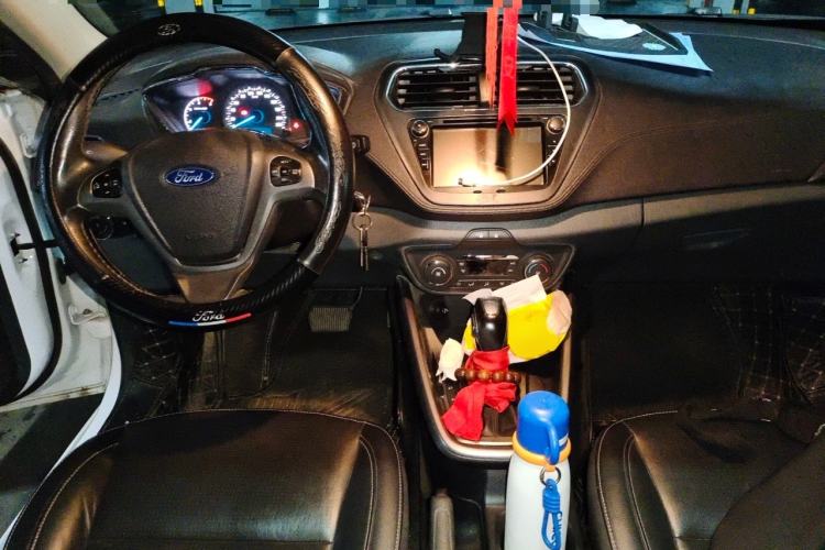 Used Ford Escort 2015 1.5L Automatic Fashion Model Center Console