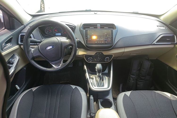 Used Ford Escort 2015 1.5L Automatic Comfort Edition Center Console