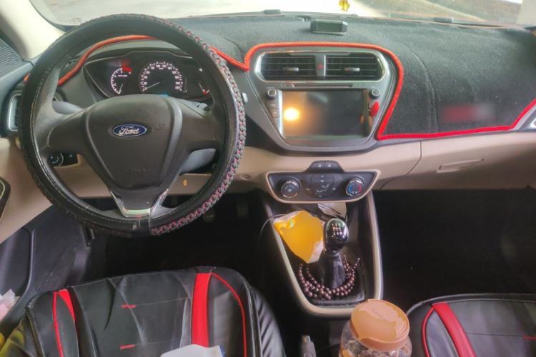 Used Ford Escort 2015 1.5L Manual Comfort Model Center Console