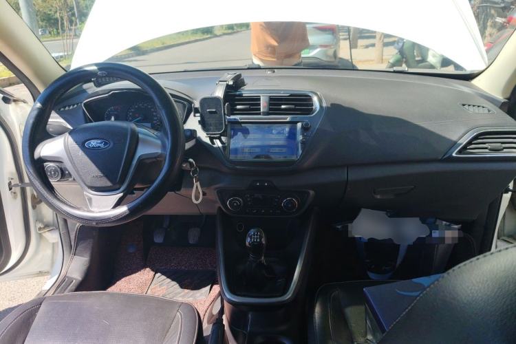 Used Ford Escort 2015 1.5L Manual Fashion Edition Center Console