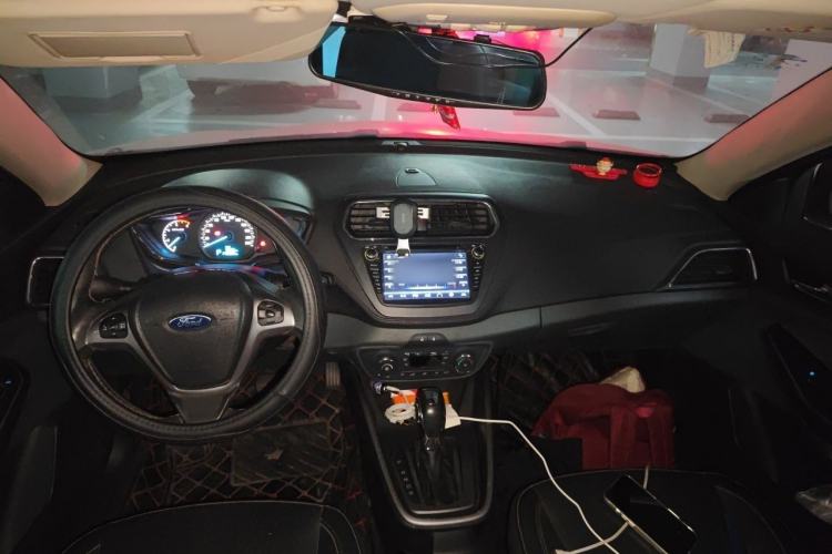 Used Ford Escort 2015 1.5L Automatic Fashion Model Center Console