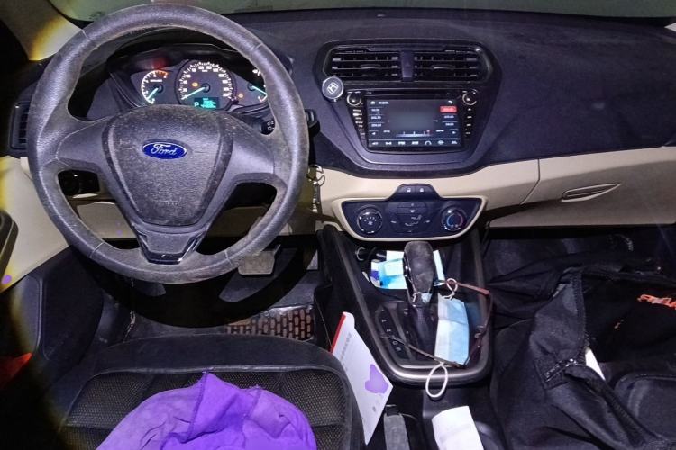 Used Ford Escort 2015 1.5L Automatic Fashion Model Center Console