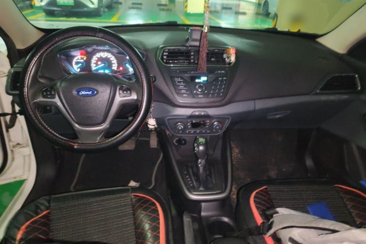 Used Ford Escort 2015 1.5L Automatic Fashion Model Center Console