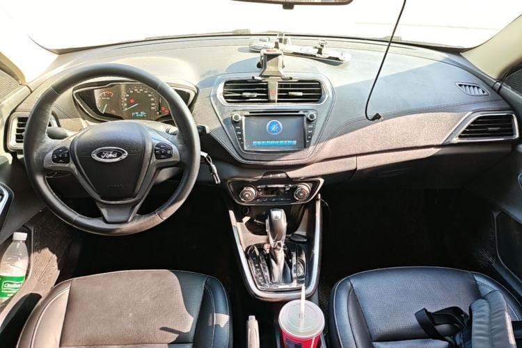 Used Ford Escort 2015 1.5L Automatic Fashion Model Center Console