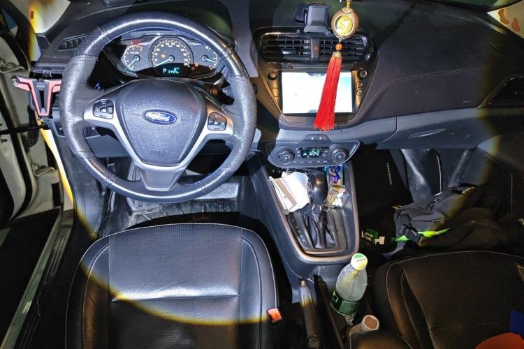 Used Ford Escort 2015 1.5L Automatic Fashion Model Center Console