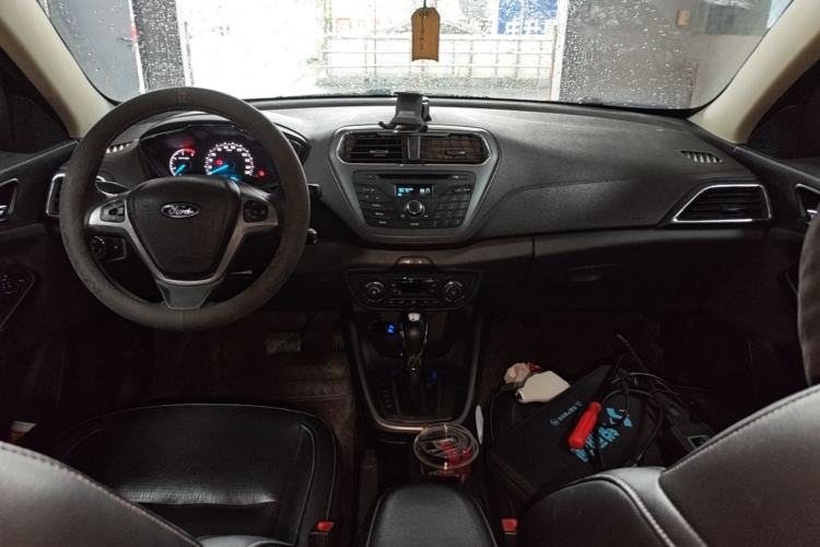 Used Ford Escort 2015 1.5L Automatic Fashion Model Center Console