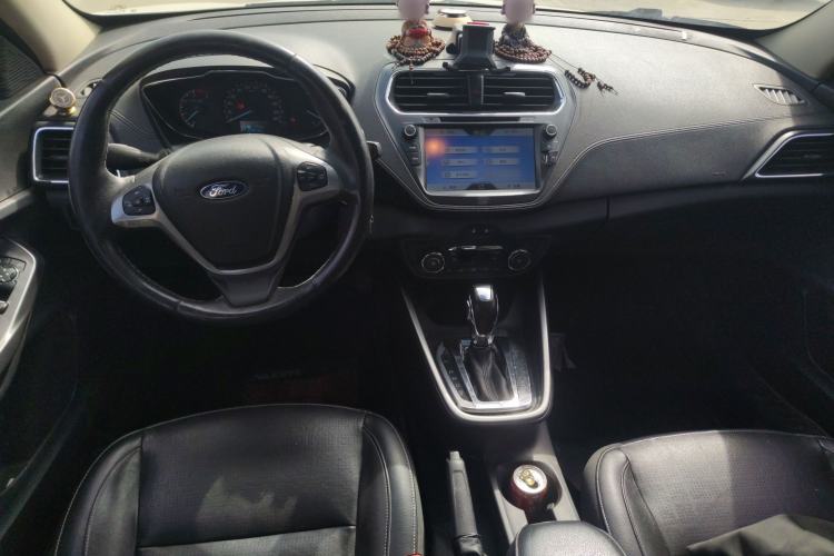 Used Ford Escort 2015 1.5L Automatic Fashion Model Center Console