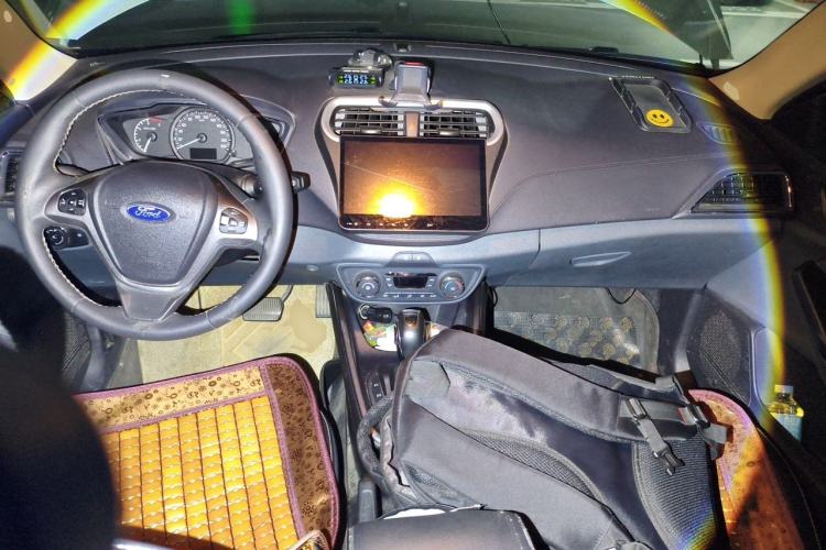 Used Ford Escort 2015 1.5L Automatic Fashion Model Center Console